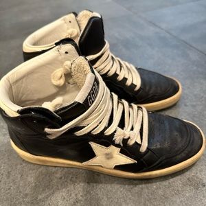 Women’s sky-star in black nappa with a white star